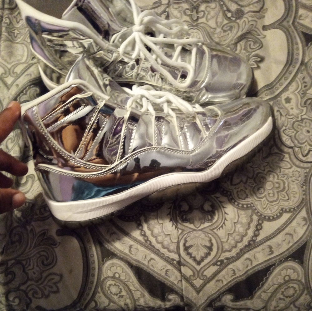 Jordan 11 mirror